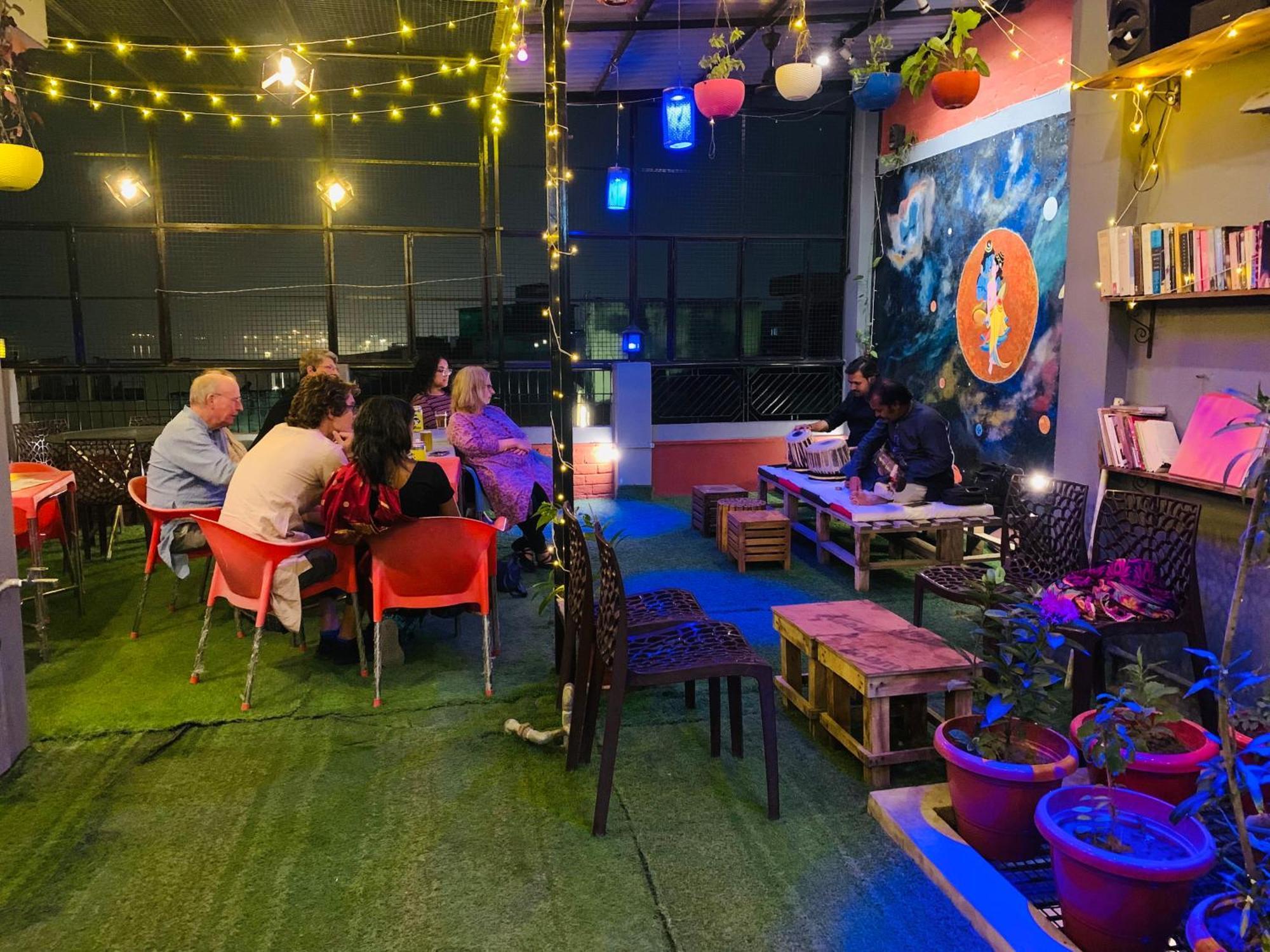 You And I Cafe Varanasi Eksteriør bilde